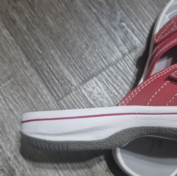 Clarks Women's Size 6 Red Flip Flops - Picture 4 of 10